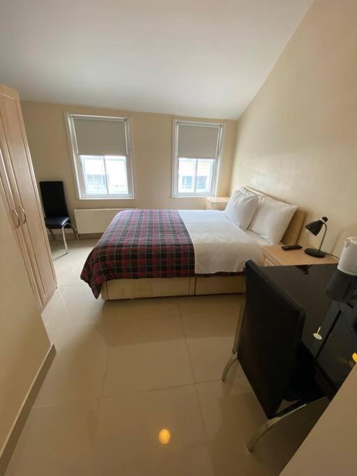Studio To Let In Covent Garden With Kitchen London Exterior photo