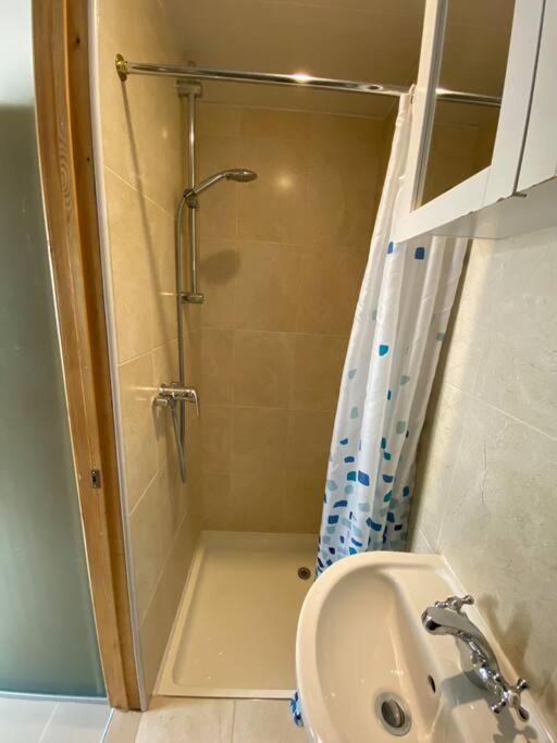 Studio To Let In Covent Garden With Kitchen London Exterior photo