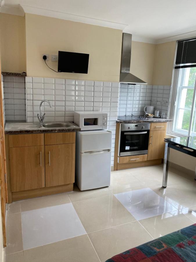 Studio To Let In Covent Garden With Kitchen London Exterior photo